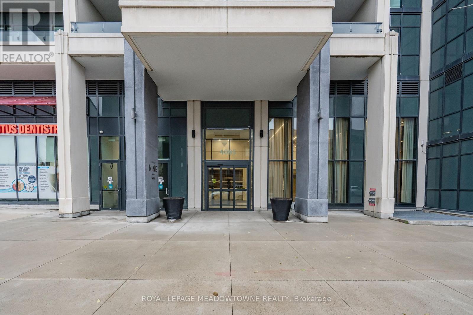 704 - 4085 Parkside Village Drive, Mississauga, Ontario  L5B 0K9 - Photo 3 - W12529006