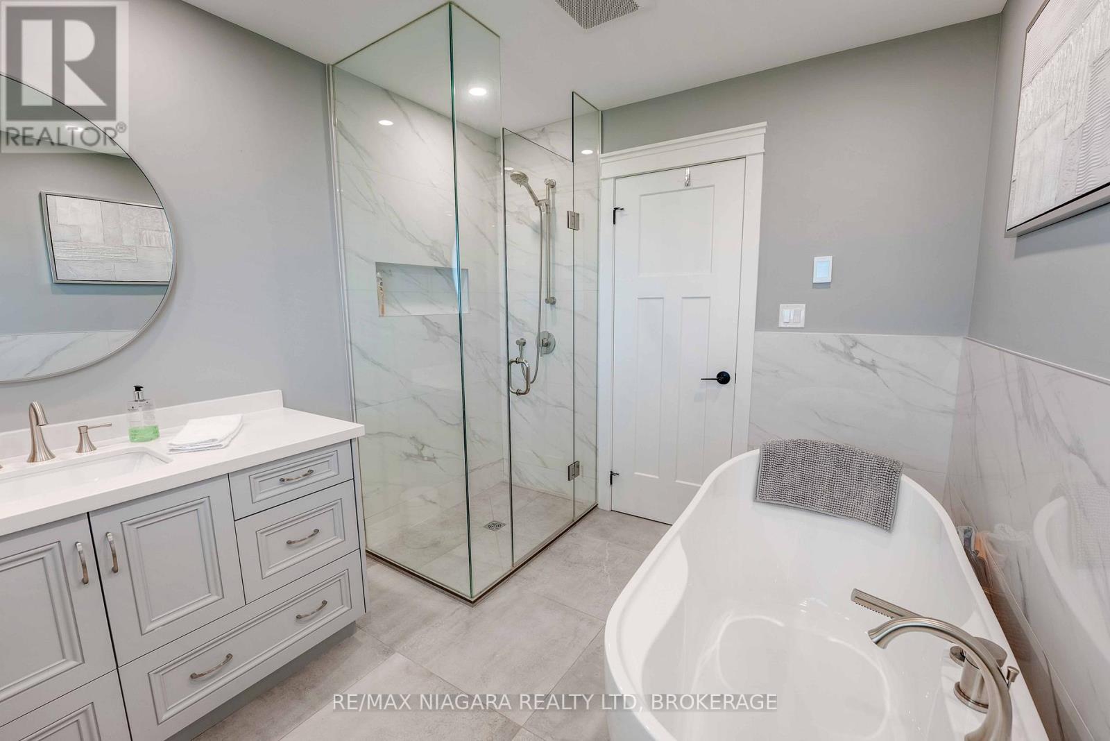 1096 E & West Line, Niagara-On-The-Lake, Ontario  L0S 1J0 - Photo 14 - X12529036