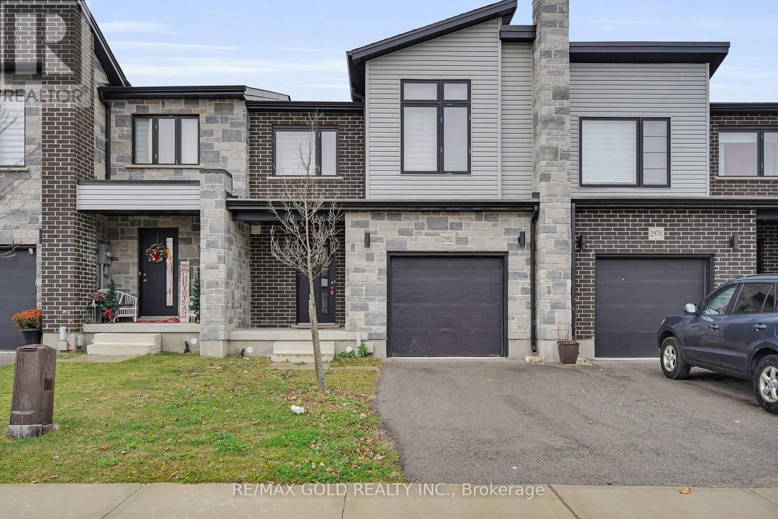 2982 TURNER CRESCENT, London South, Ontario