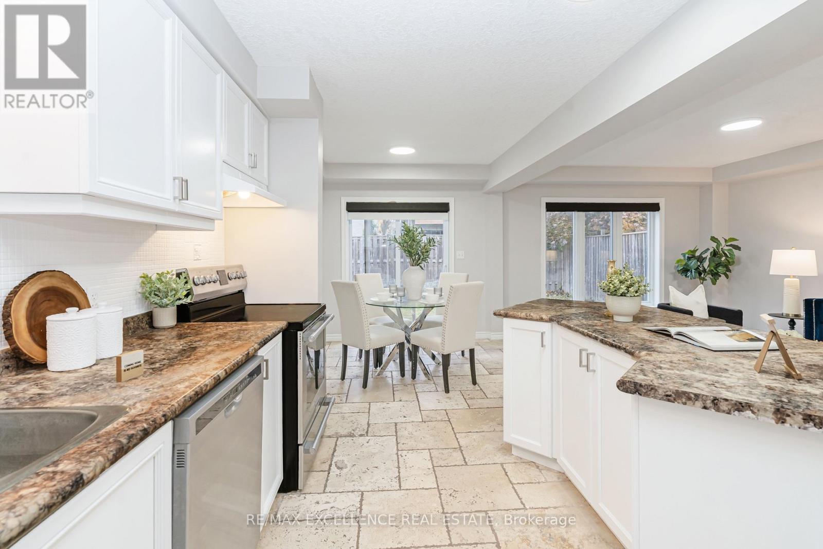 904 Frontenac Crescent, Woodstock, Ontario  N4V 0A8 - Photo 12 - X12528850