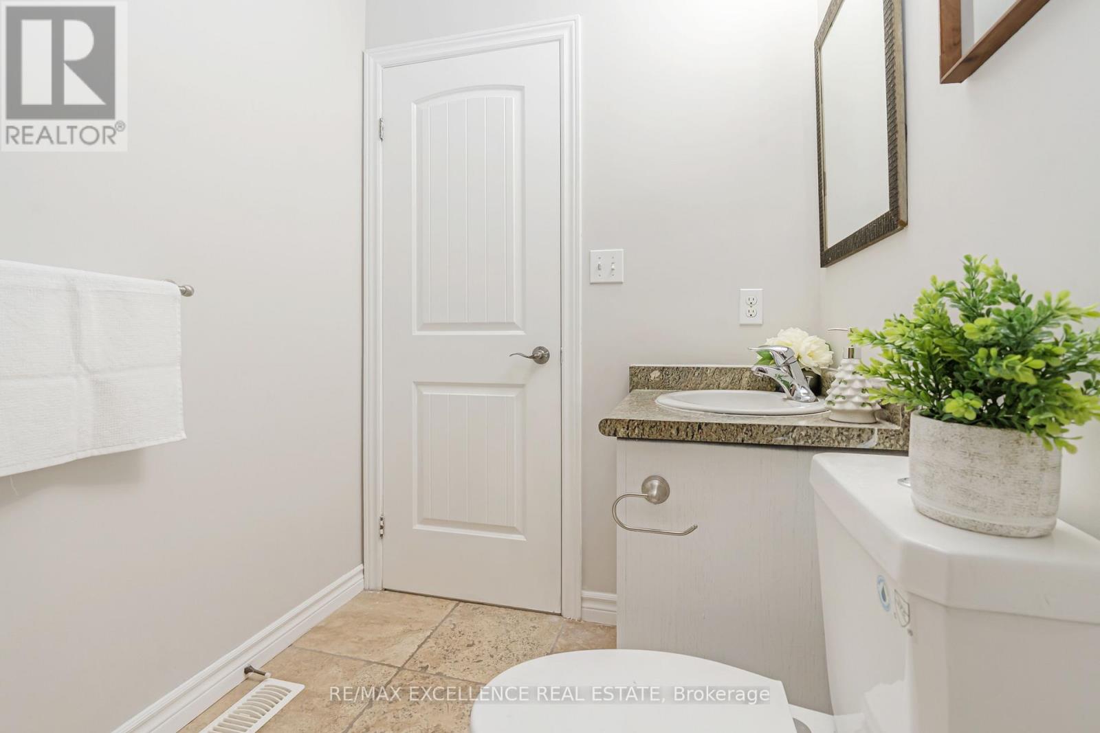 904 Frontenac Crescent, Woodstock, Ontario  N4V 0A8 - Photo 34 - X12528850