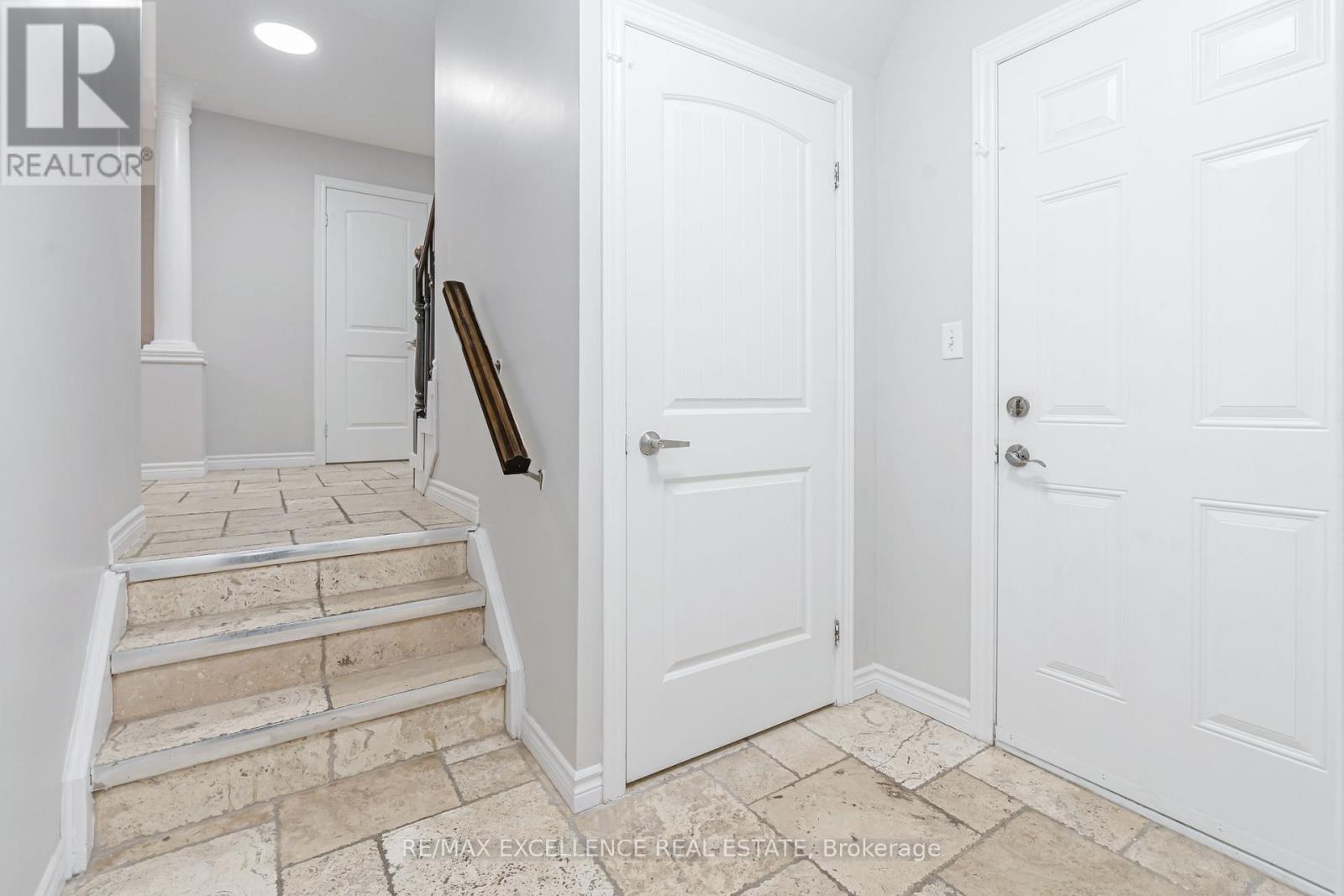 904 Frontenac Crescent, Woodstock, Ontario  N4V 0A8 - Photo 38 - X12528850