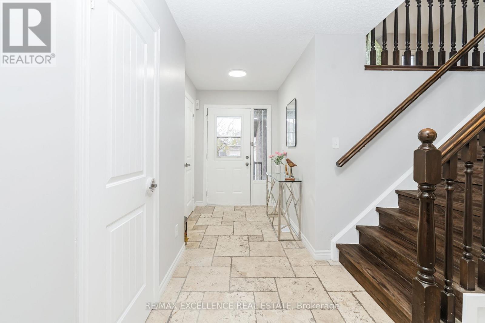 904 Frontenac Crescent, Woodstock, Ontario  N4V 0A8 - Photo 6 - X12528850