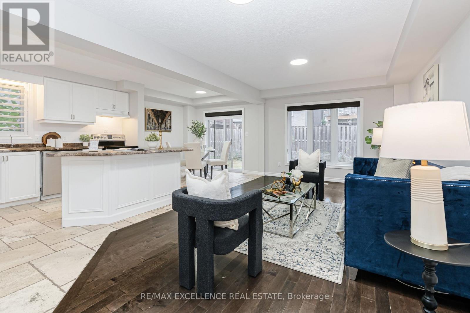 904 Frontenac Crescent, Woodstock, Ontario  N4V 0A8 - Photo 8 - X12528850