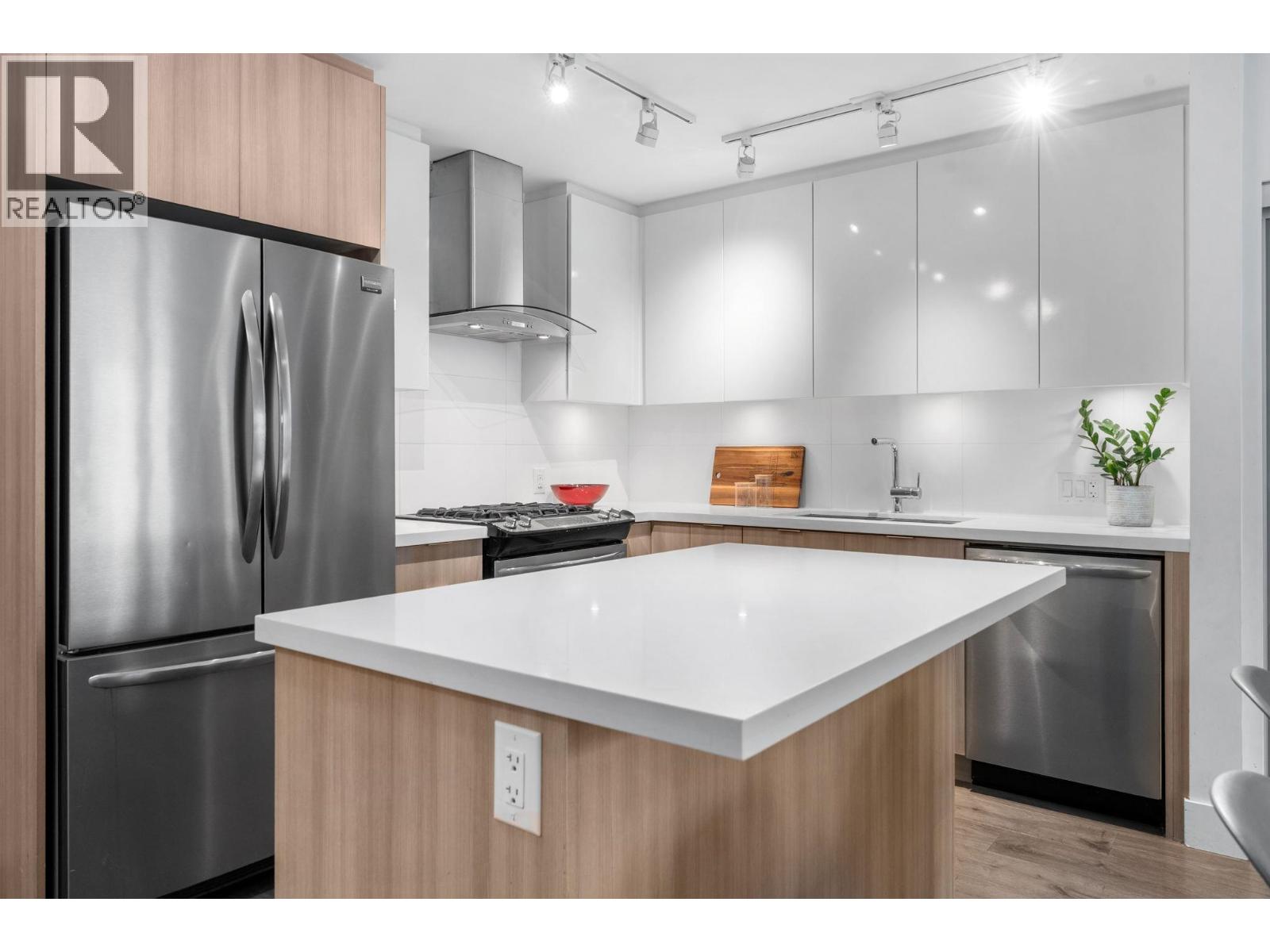 420 3602 Aldercrest Drive, North Vancouver, British Columbia  V7G 0A2 - Photo 8 - R3066057