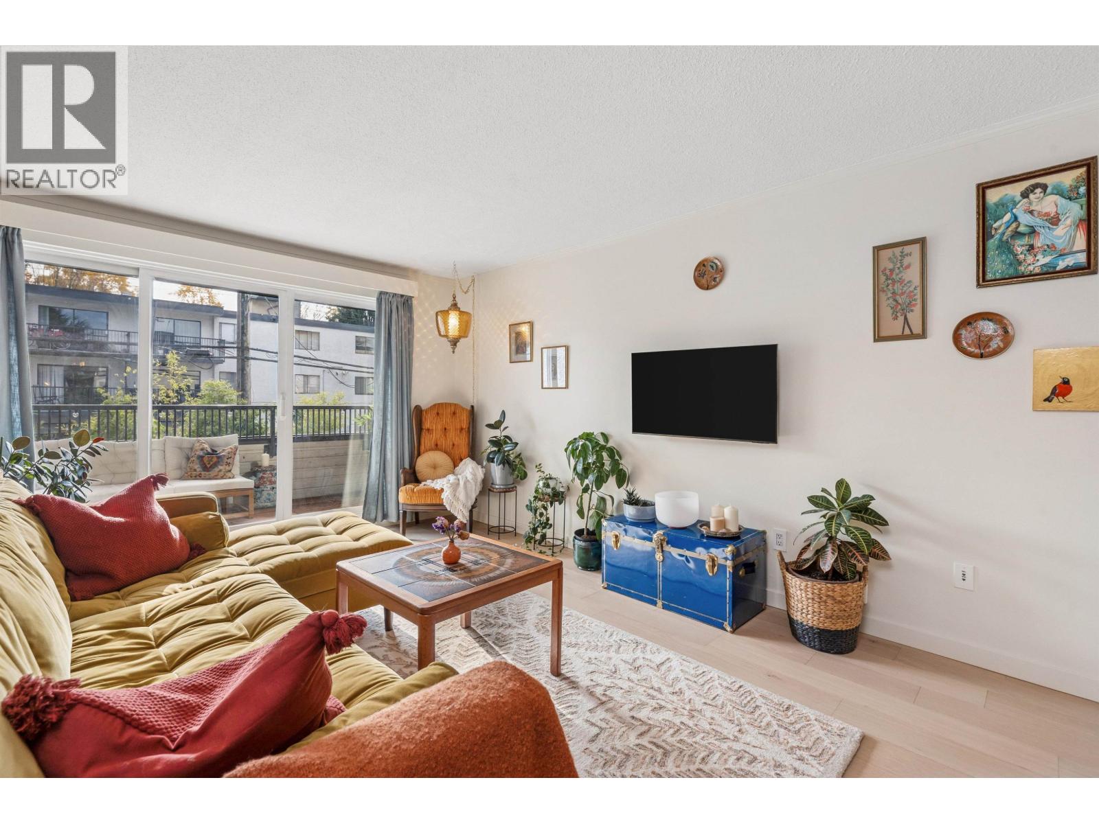 212 1420 E 8th Avenue, Vancouver, British Columbia  V5N 1T4 - Photo 2 - R3066067