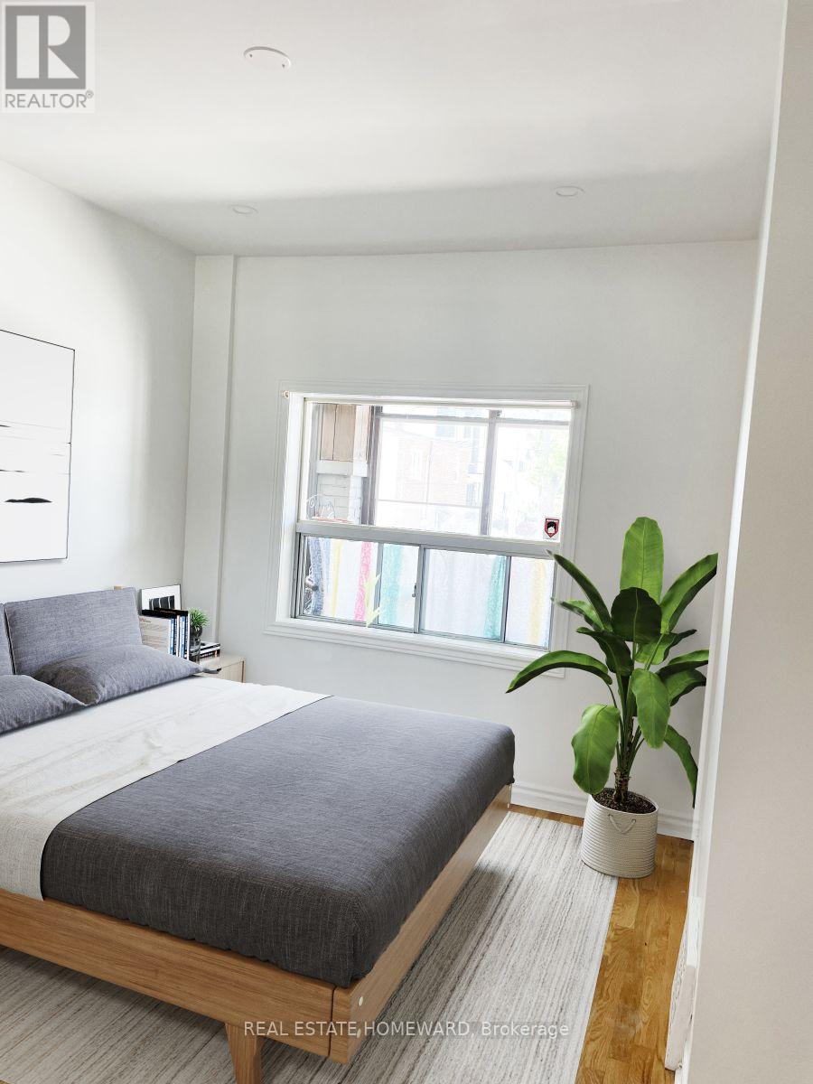 1191 Woodbine Avenue, Toronto, Ontario  M4C 4E1 - Photo 4 - E12409671