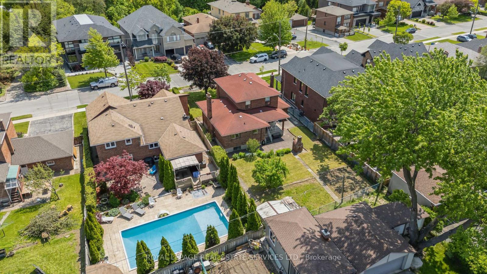 28 Cornelius Parkway, Toronto, Ontario  M6L 2K3 - Photo 6 - W12520784