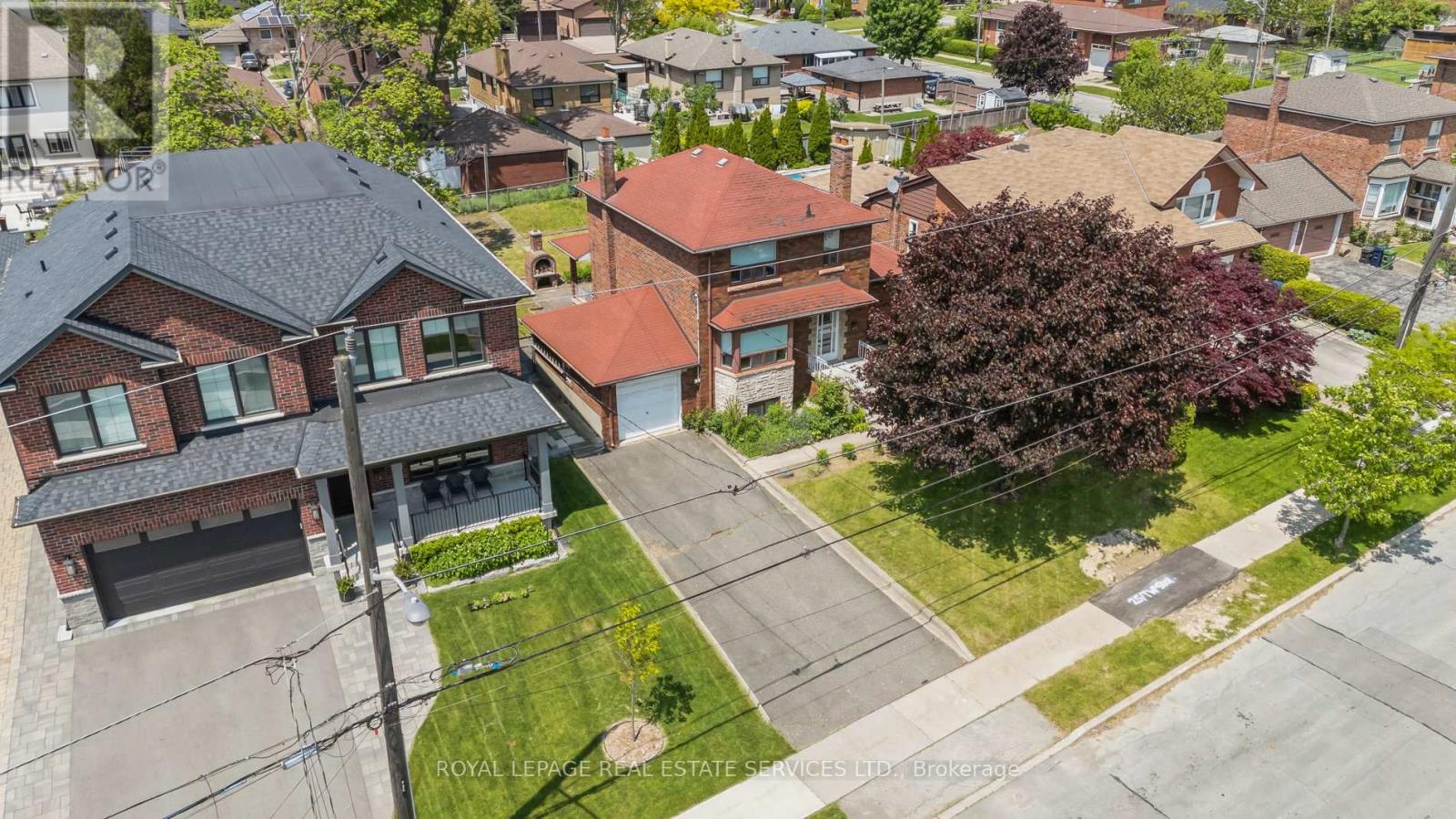 28 Cornelius Parkway, Toronto, Ontario  M6L 2K3 - Photo 3 - W12520784