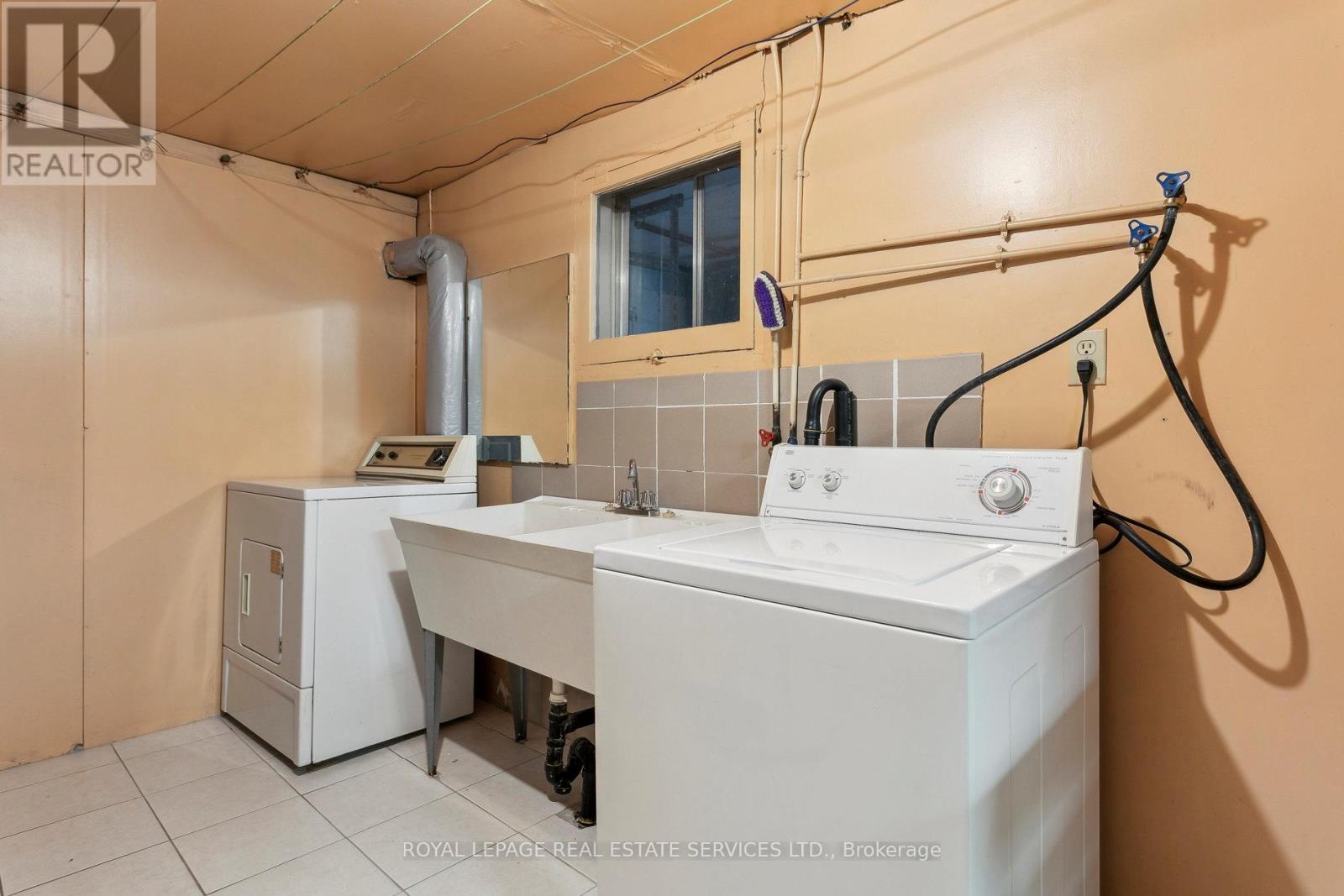 28 Cornelius Parkway, Toronto, Ontario  M6L 2K3 - Photo 40 - W12520784