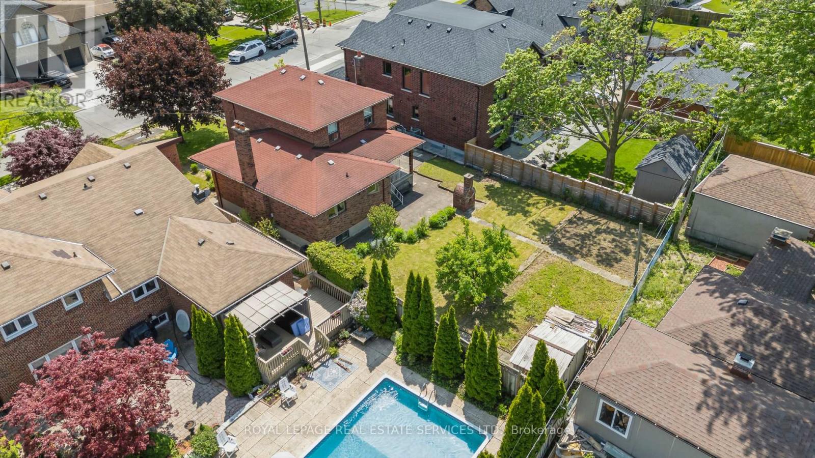 28 Cornelius Parkway, Toronto, Ontario  M6L 2K3 - Photo 7 - W12520784