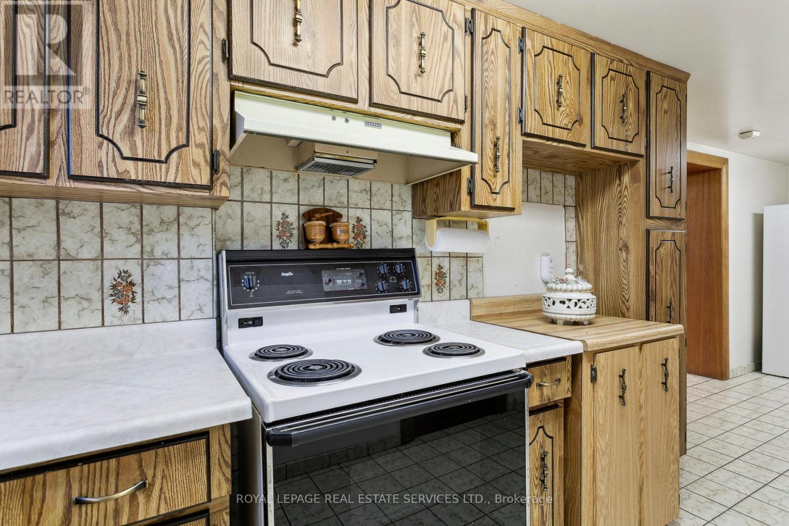 28 Cornelius Parkway, Toronto, Ontario  M6L 2K3 - Photo 34 - W12520784