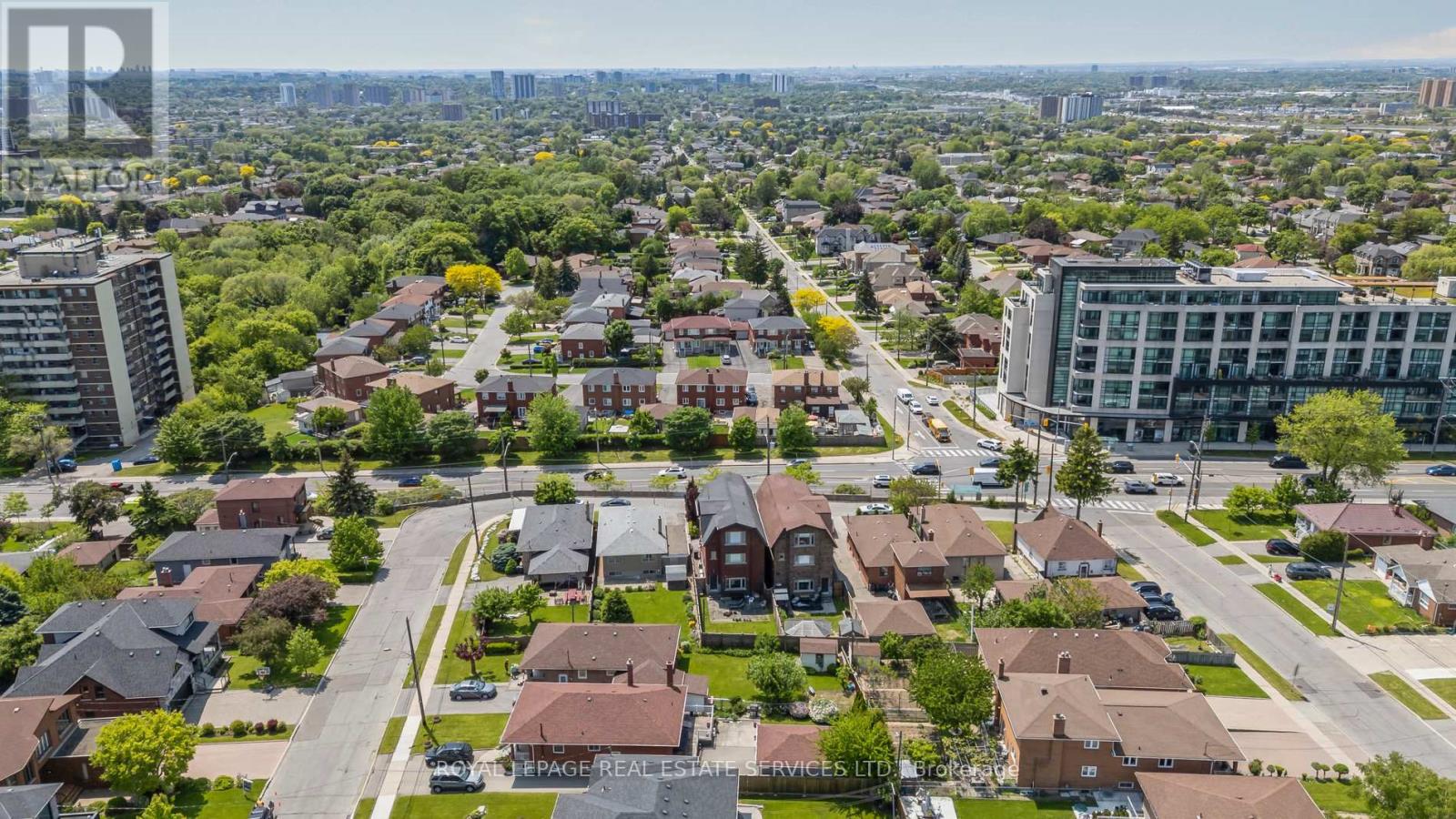 28 Cornelius Parkway, Toronto, Ontario  M6L 2K3 - Photo 44 - W12520784