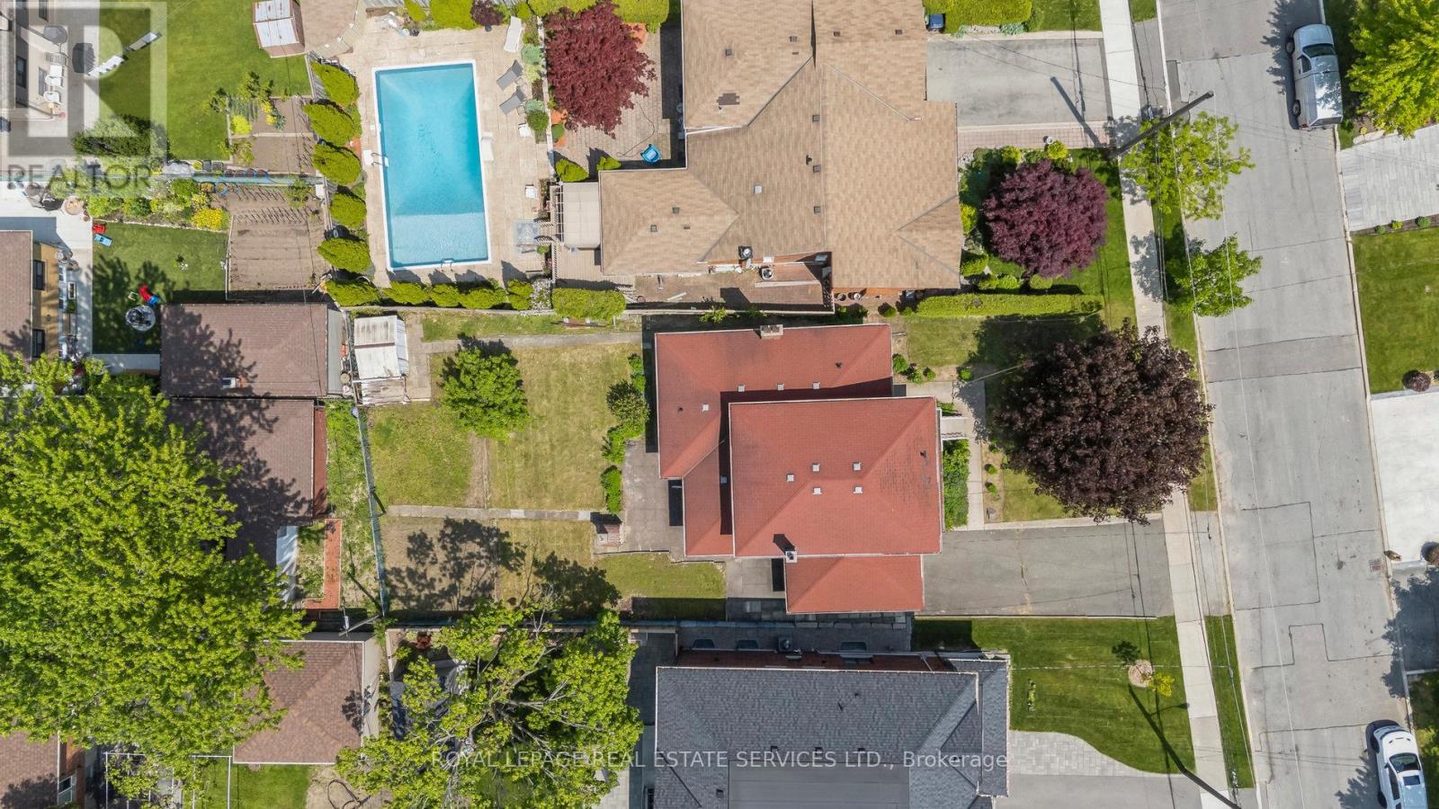 28 Cornelius Parkway, Toronto, Ontario  M6L 2K3 - Photo 5 - W12520784