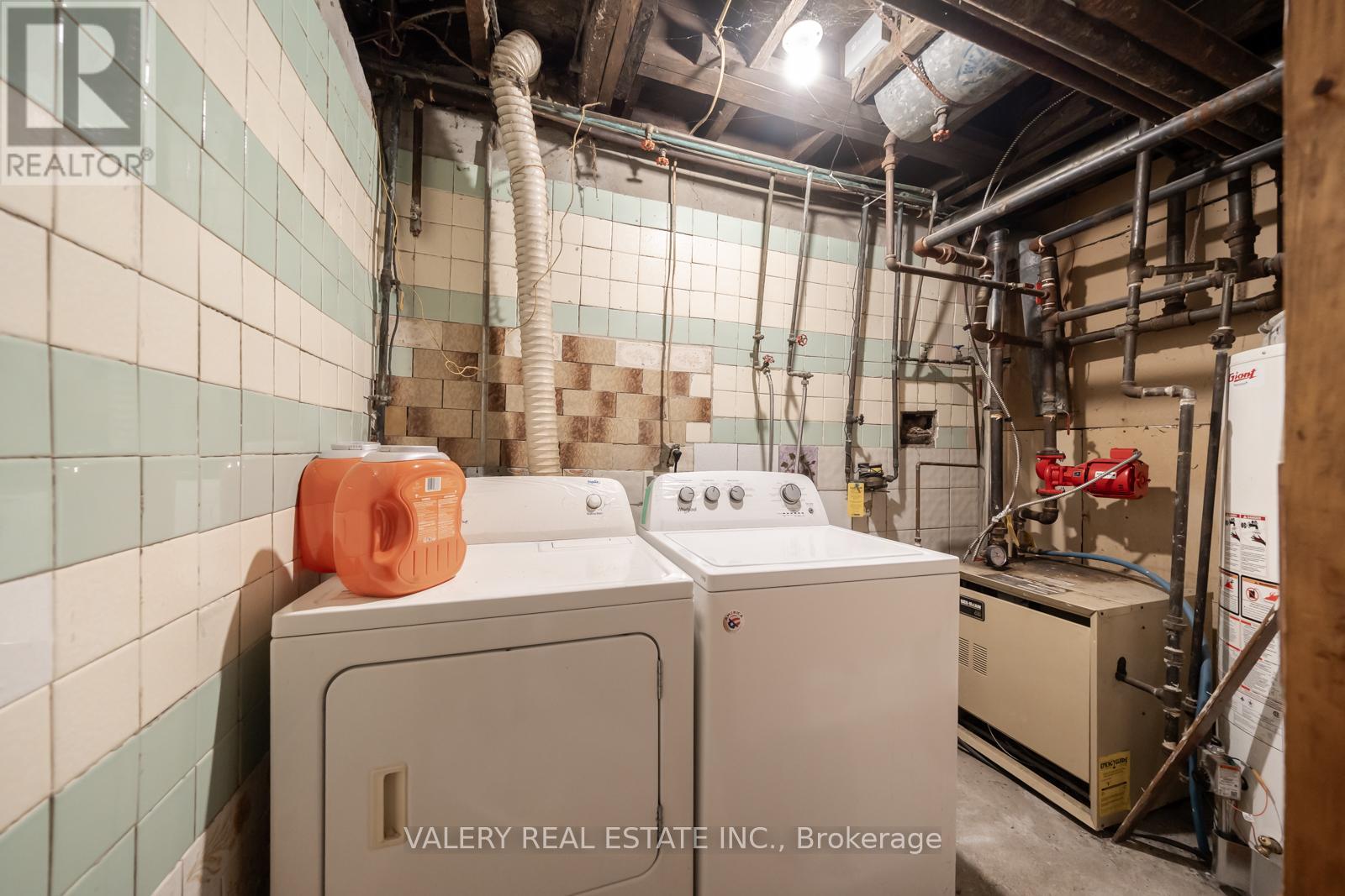 35 Pinewood Avenue, Toronto, Ontario  M6C 2V2 - Photo 26 - C12309106