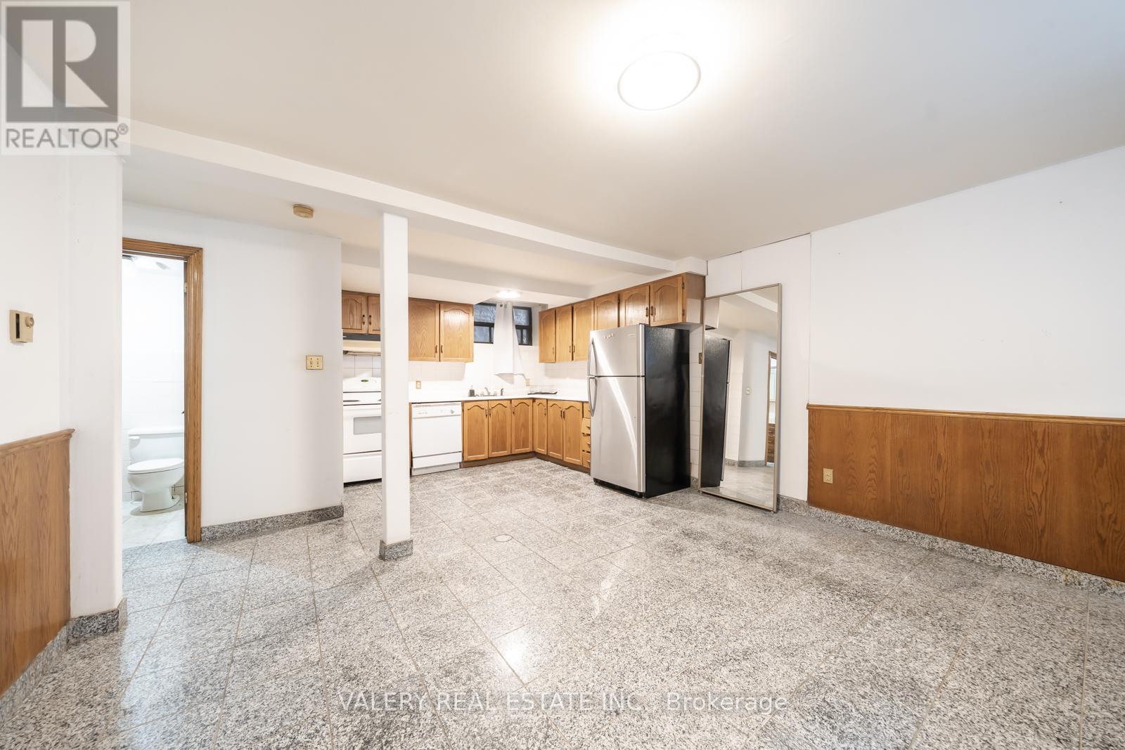 35 Pinewood Avenue, Toronto, Ontario  M6C 2V2 - Photo 25 - C12309106