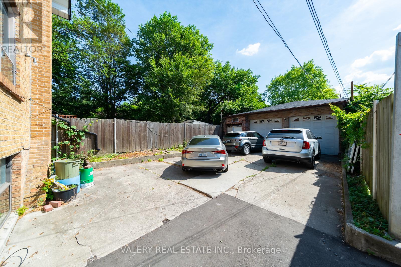 35 Pinewood Avenue, Toronto, Ontario  M6C 2V2 - Photo 27 - C12309106