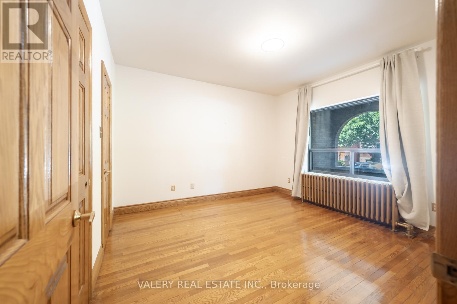 35 Pinewood Avenue, Toronto, Ontario  M6C 2V2 - Photo 18 - C12309106