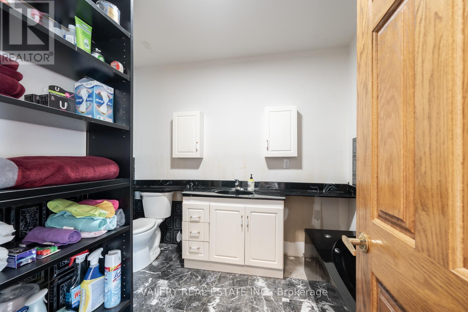 35 Pinewood Avenue, Toronto, Ontario  M6C 2V2 - Photo 5 - C12309106