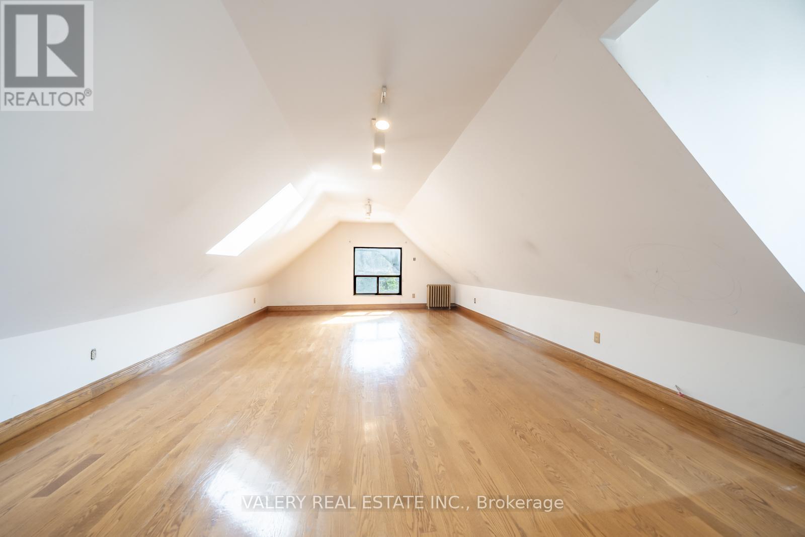 35 Pinewood Avenue, Toronto, Ontario  M6C 2V2 - Photo 12 - C12309106