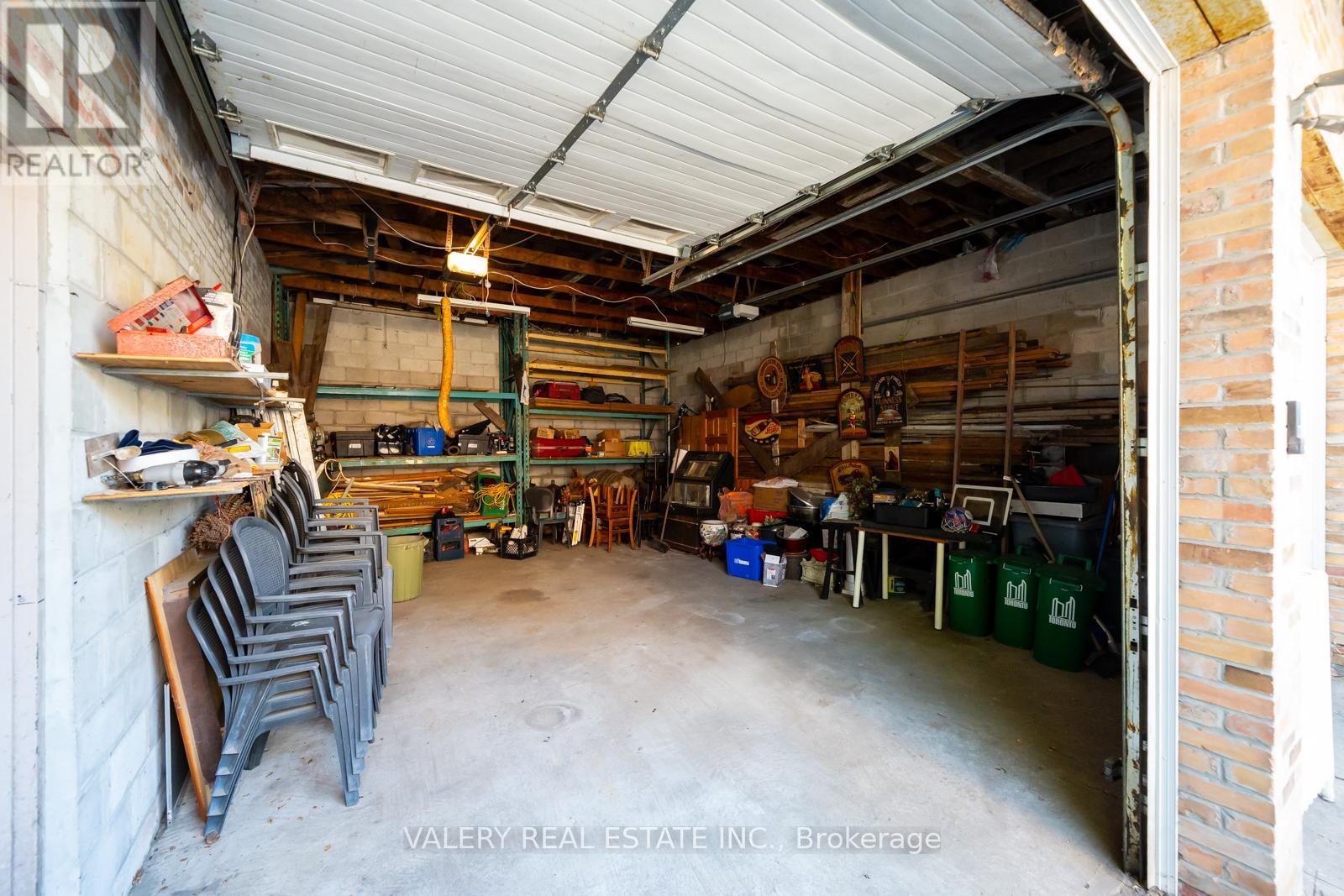 35 Pinewood Avenue, Toronto, Ontario  M6C 2V2 - Photo 28 - C12309106