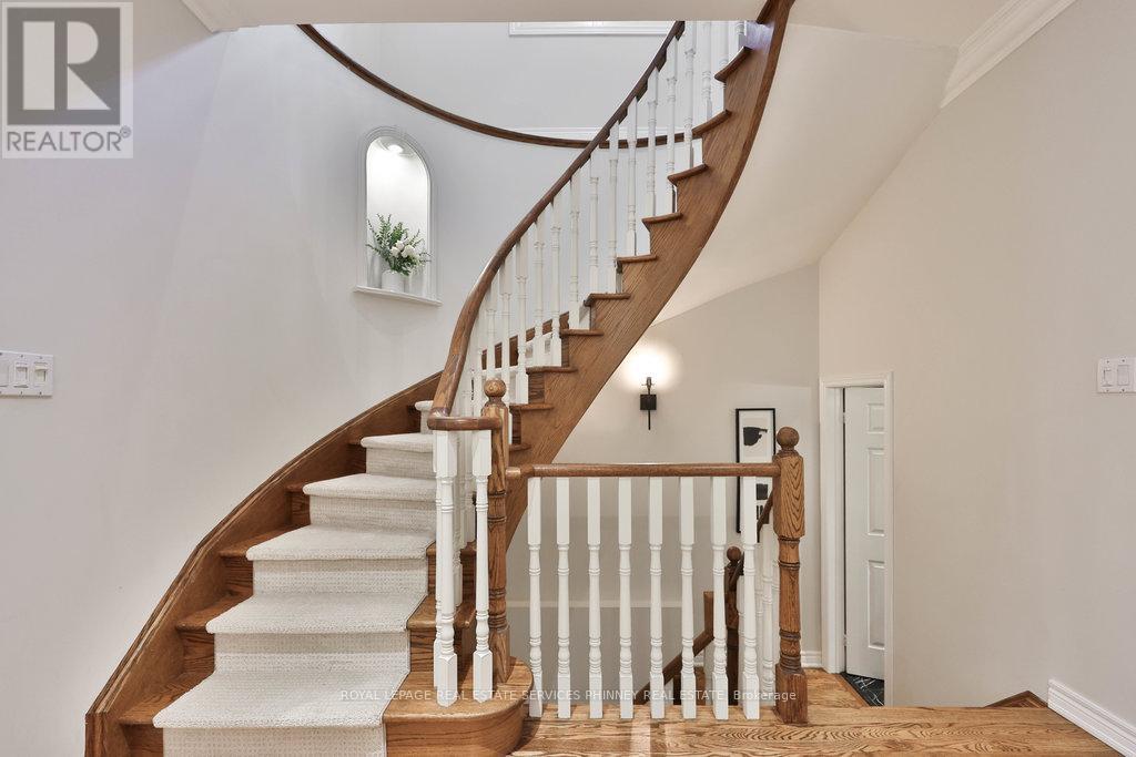 2320 Woodfield Road, Oakville, Ontario  L6H 6Y6 - Photo 15 - W12528406