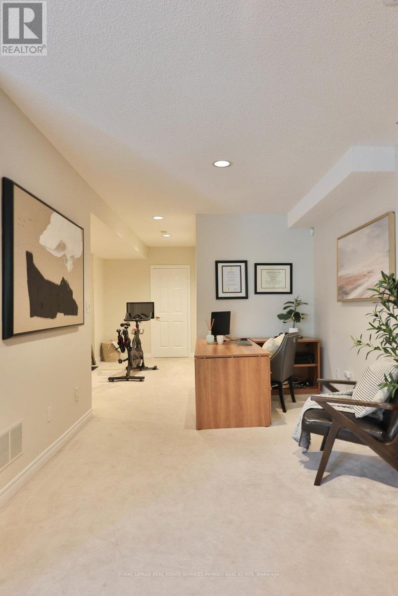 2320 Woodfield Road, Oakville, Ontario  L6H 6Y6 - Photo 32 - W12528406