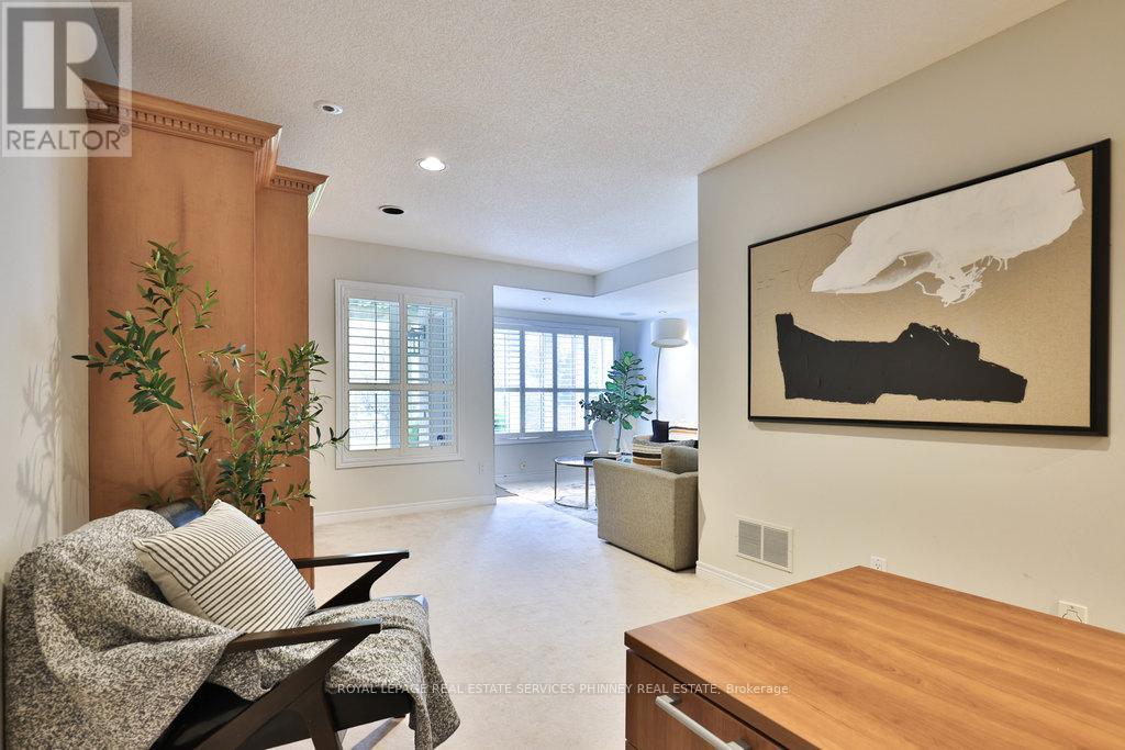 2320 Woodfield Road, Oakville, Ontario  L6H 6Y6 - Photo 34 - W12528406