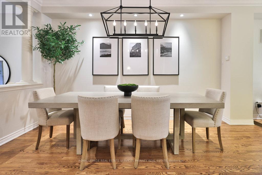 2320 Woodfield Road, Oakville, Ontario  L6H 6Y6 - Photo 5 - W12528406