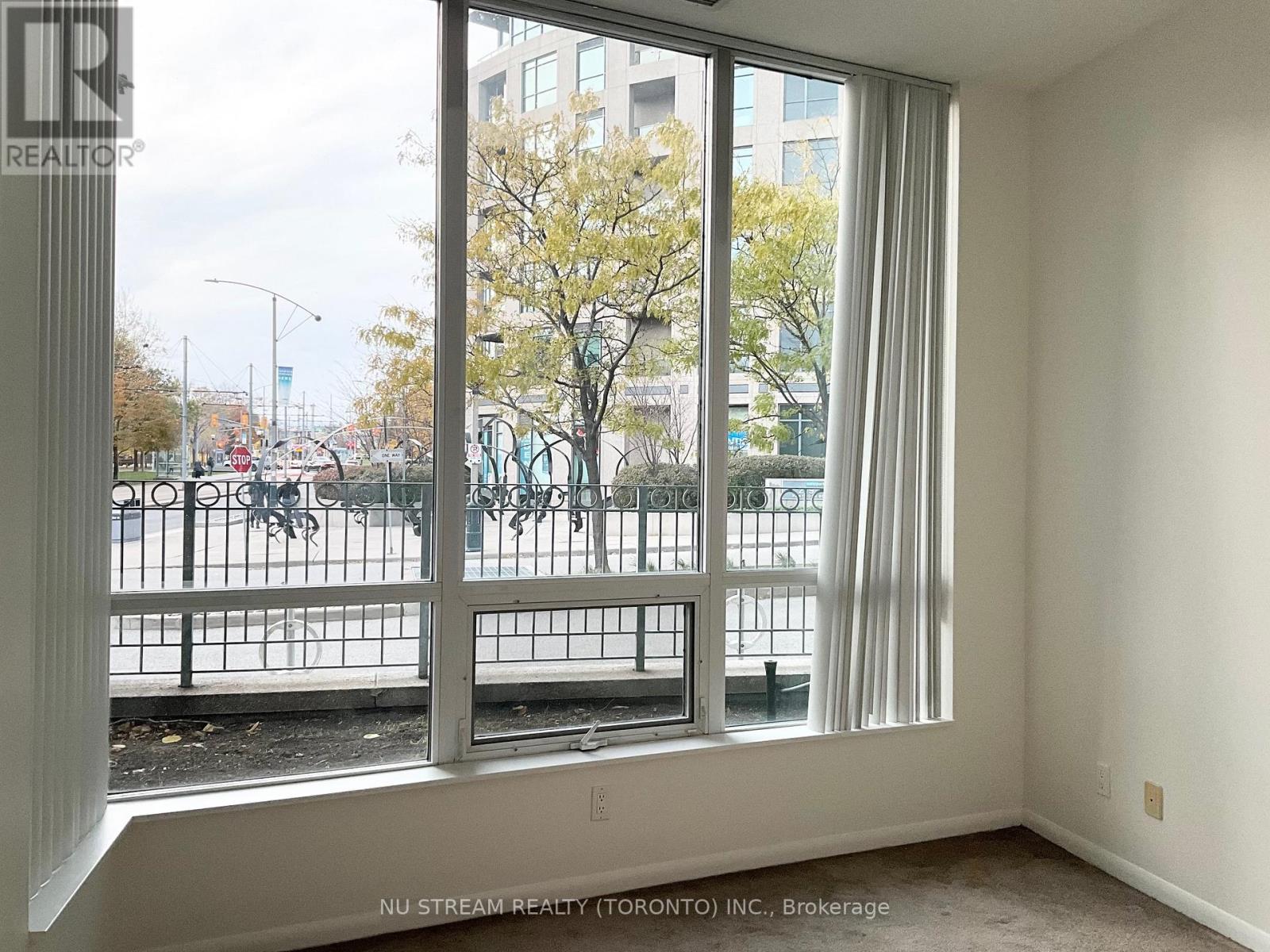 109 - 215 Fort York Boulevard, Toronto, Ontario  M5V 4A2 - Photo 8 - C12528804