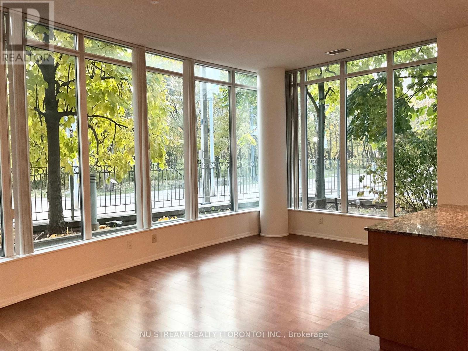 109 - 215 Fort York Boulevard, Toronto, Ontario  M5V 4A2 - Photo 3 - C12528804