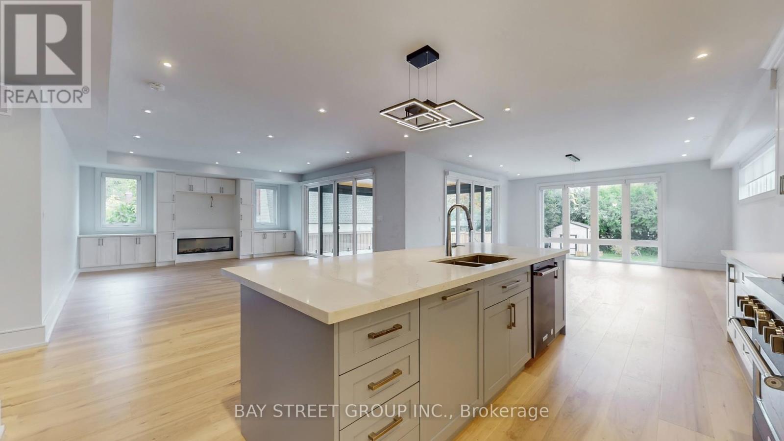 2267 Fifth Line W, Mississauga, Ontario  L5K 1V7 - Photo 14 - W12454521