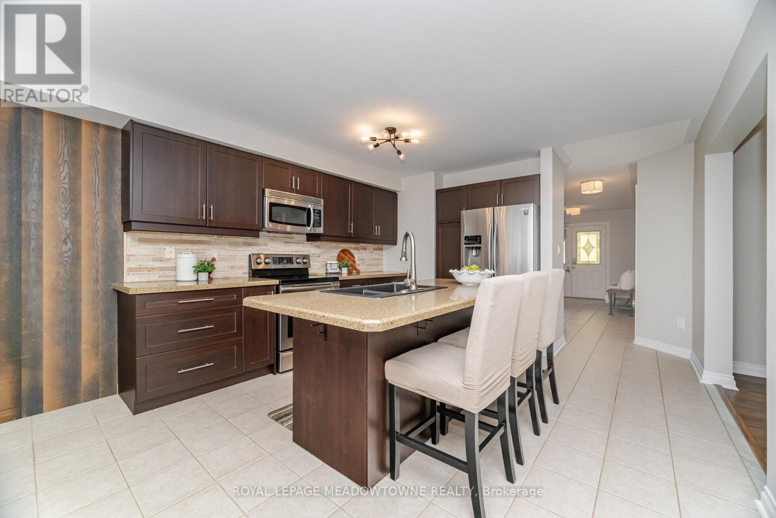 1224 Turner Drive, Milton, Ontario  L9T 5R6 - Photo 8 - W12418879