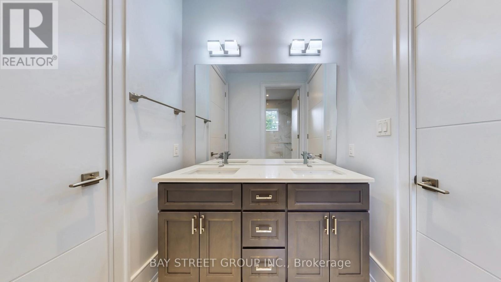 2267 Fifth Line W, Mississauga, Ontario  L5K 1V7 - Photo 32 - W12454521