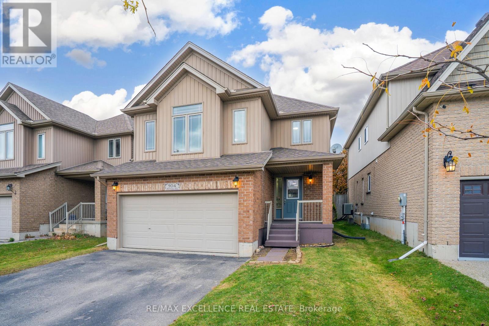 904 FRONTENAC CRESCENT, Woodstock, Ontario