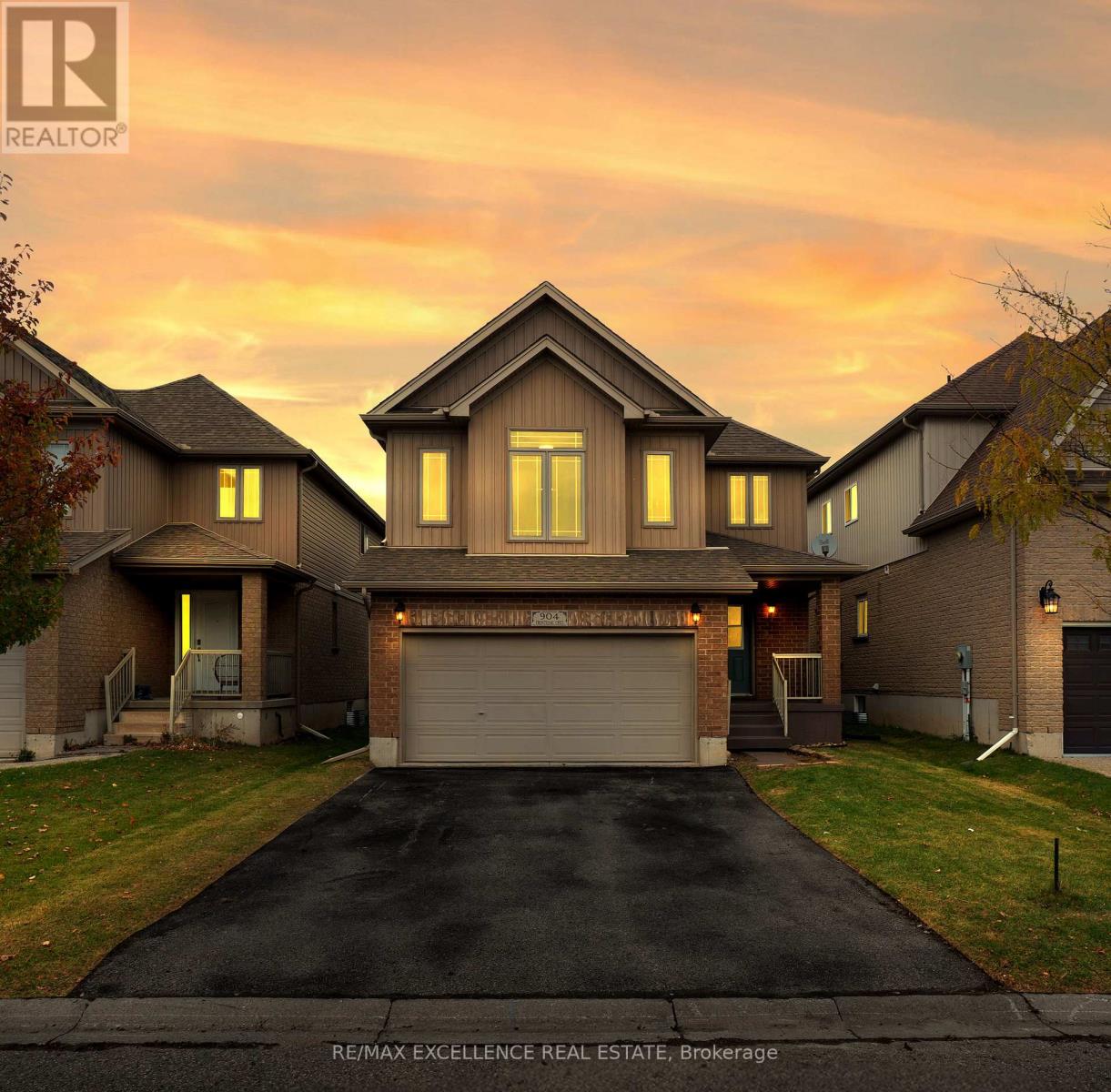 904 Frontenac Crescent, Woodstock, Ontario  N4V 0A8 - Photo 3 - X12528850