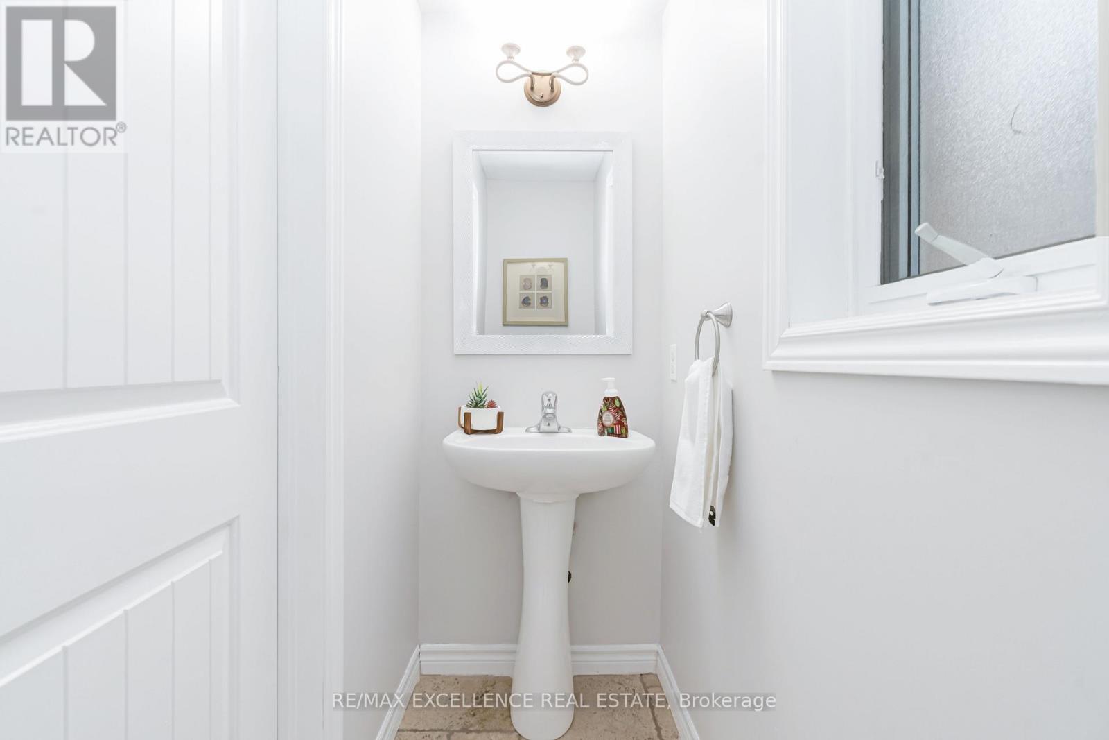 904 Frontenac Crescent, Woodstock, Ontario  N4V 0A8 - Photo 18 - X12528850