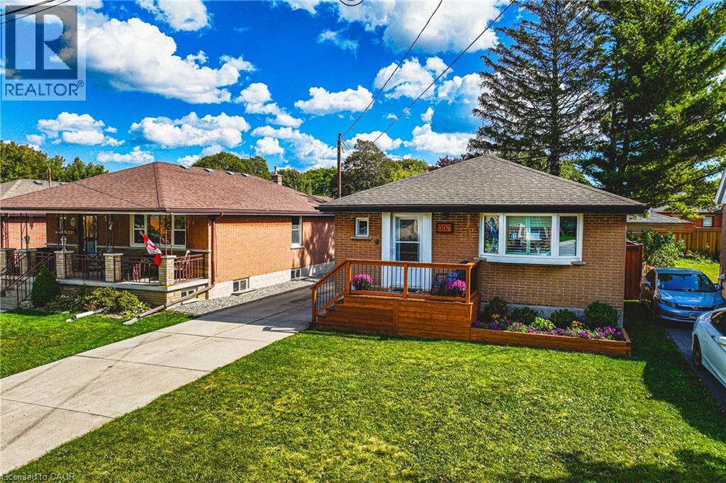 307 East 33rd Street, Hamilton, Ontario  L8V 3T9 - Photo 2 - 40787031