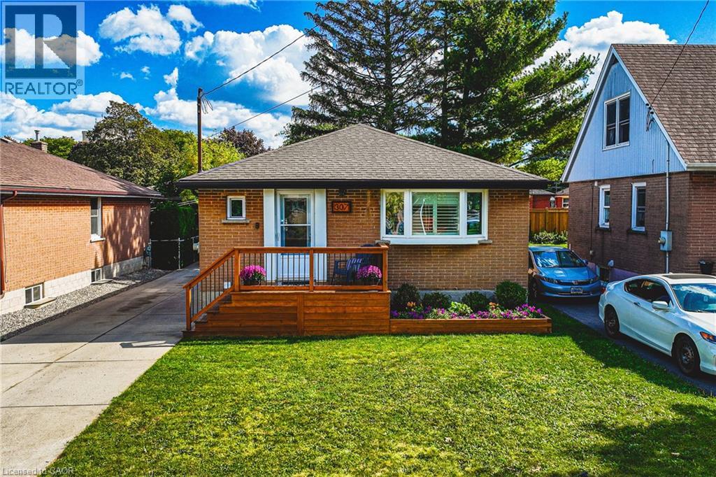 307 East 33rd Street, Hamilton, Ontario  L8V 3T9 - Photo 3 - 40787031