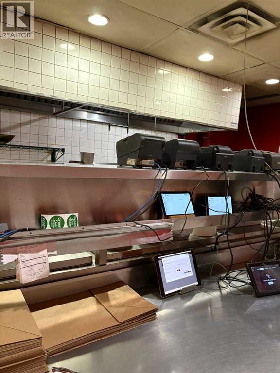 2128 Crowchild Trail Nw, Calgary, Alberta  T2M 3Y7 - Photo 2 - A2256534