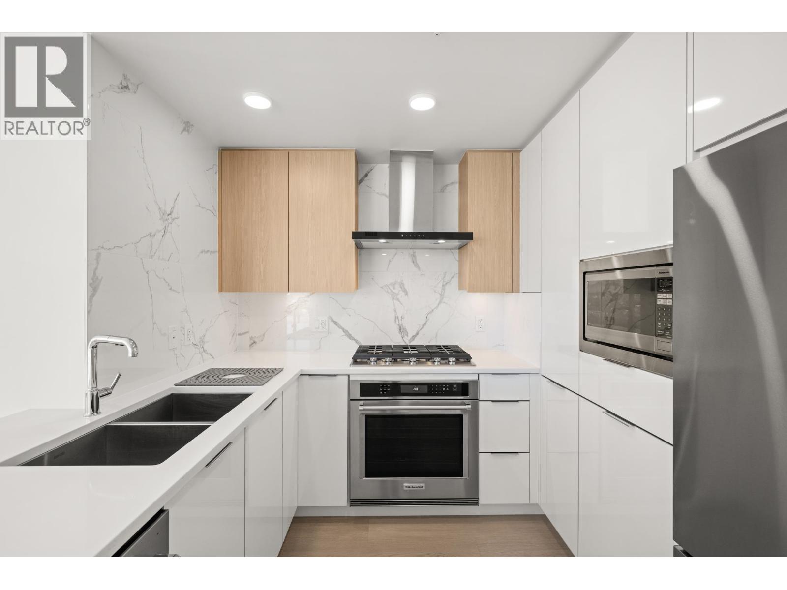 1305 7683 Park Crescent, Burnaby, British Columbia  V3N 0J4 - Photo 9 - R3056481