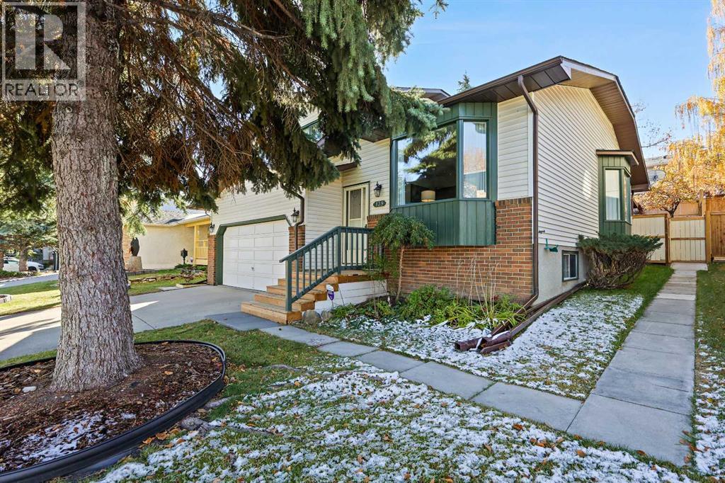 139 Stratton Crescent Sw, Calgary, Alberta  T3H 1T7 - Photo 4 - A2264866