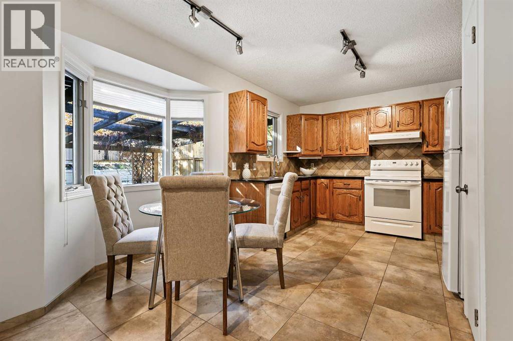 139 Stratton Crescent Sw, Calgary, Alberta  T3H 1T7 - Photo 13 - A2264866