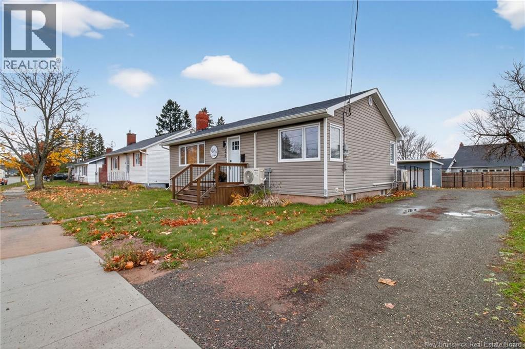 25 Lynwood, Moncton, New Brunswick  E1A 3Z6 - Photo 2 - NB129944