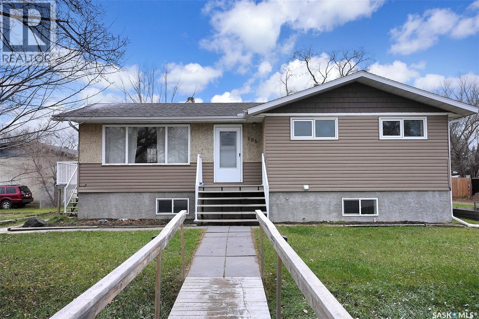 185 2nd Avenue, Lumsden, Saskatchewan  S0G 3C0 - Photo 2 - SK023771