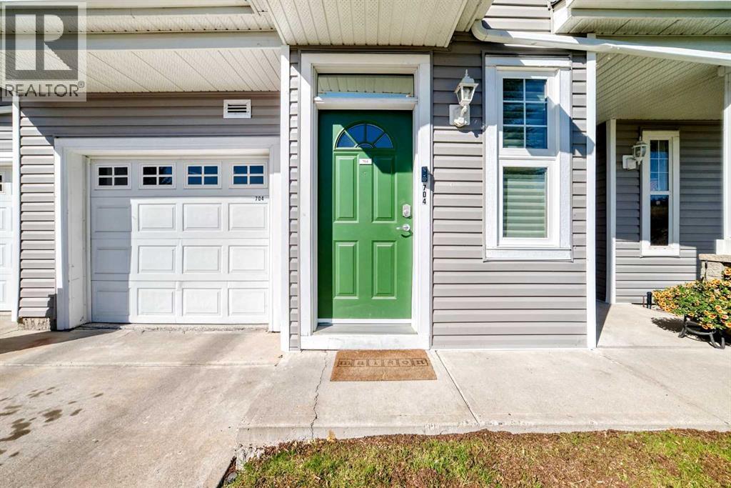 704, 39 Hidden Creek Place Nw, Calgary, Alberta  T3A 6B9 - Photo 4 - A2260445