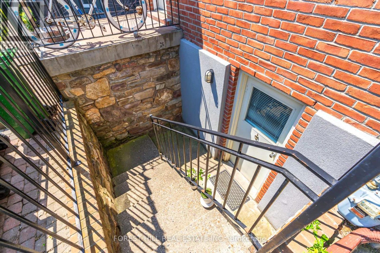 338 Euclid Avenue, Toronto, Ontario  M6J 2K2 - Photo 2 - C12529078