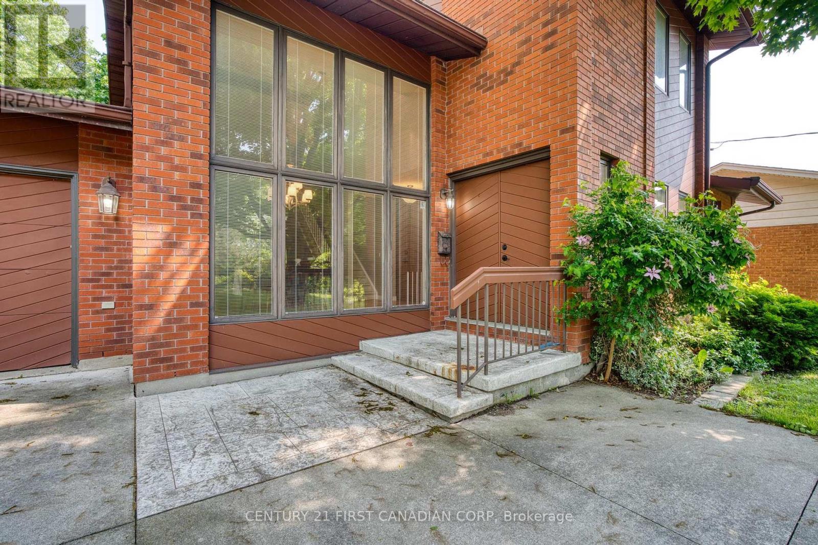 285 Riverside Drive, London North, Ontario  N6H 1G1 - Photo 3 - X12529194