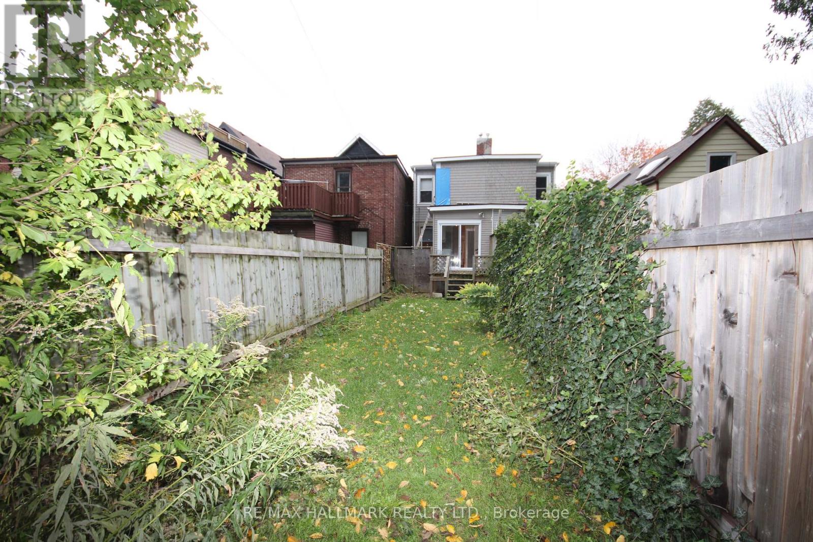 31 Hiawatha Road, Toronto, Ontario  M4L 2X7 - Photo 14 - E12529032