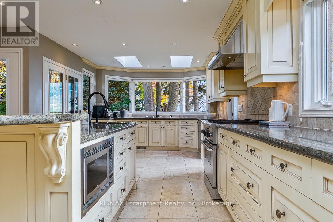 2372 Carrington Place, Oakville, Ontario  L6J 5P4 - Photo 13 - W12529158